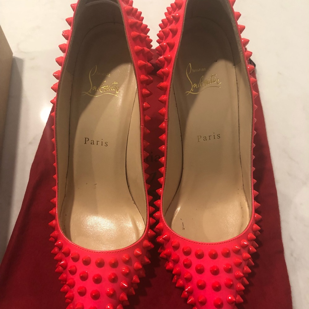 Christian Louboutin pumps. - Picture 4 of 6